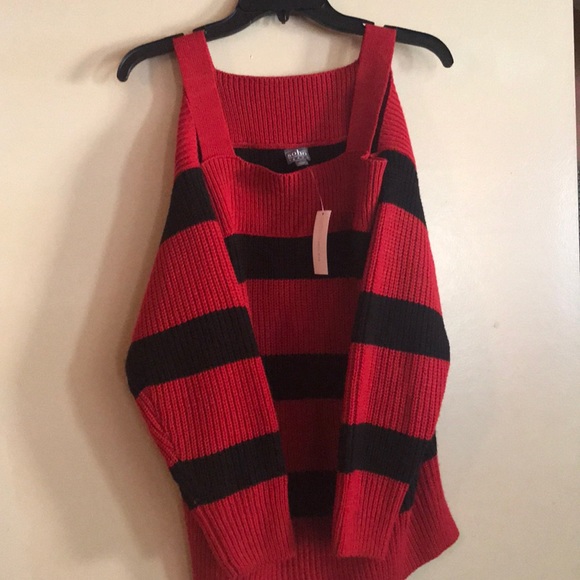 Red and black SOHO cold shoulder sweater - Picture 3 of 3